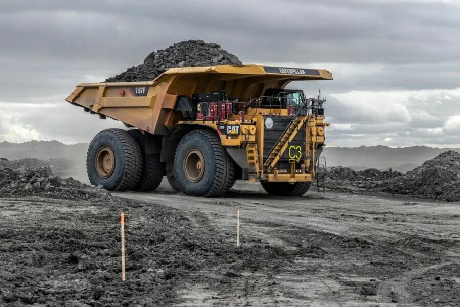 Карьерная техника фото Карьерные самосвалы Caterpillar MEGT.Ru