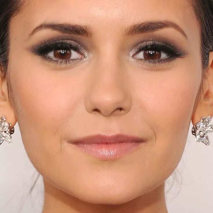Карие глаза без макияжа Nina Dobrev: Her Oscars Makeup Trucco smokey eye, Trucco per occhi marroni, Idee