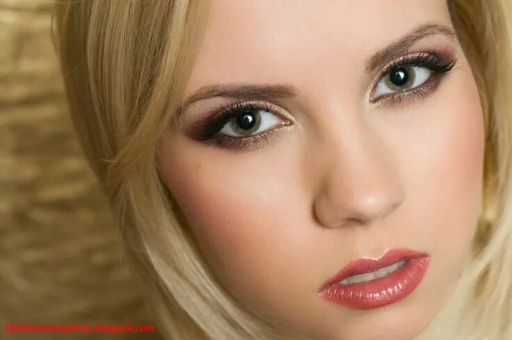 Карие глаза блондинка макияж глаз фото makeup looks ... that a Christmas inspired makeup look would be appropriate to d