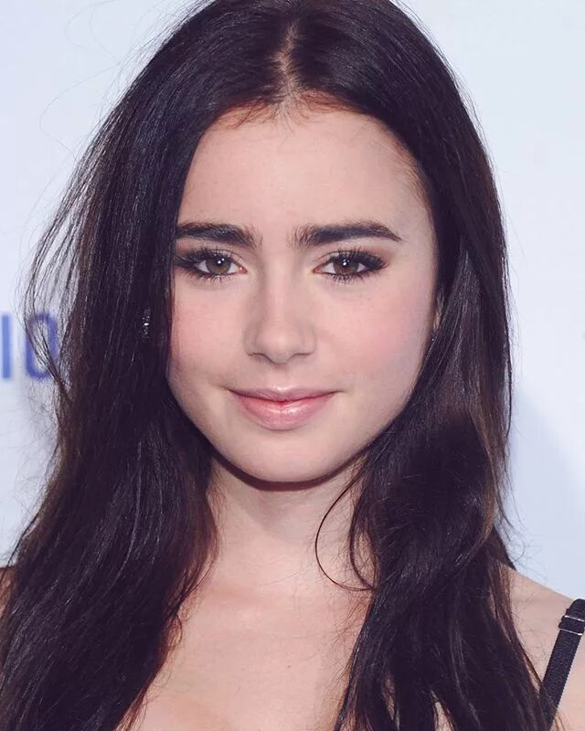 Карие глаза и черные брови фото an angel. Lily collins hair, Lily collins makeup, Lily collins style