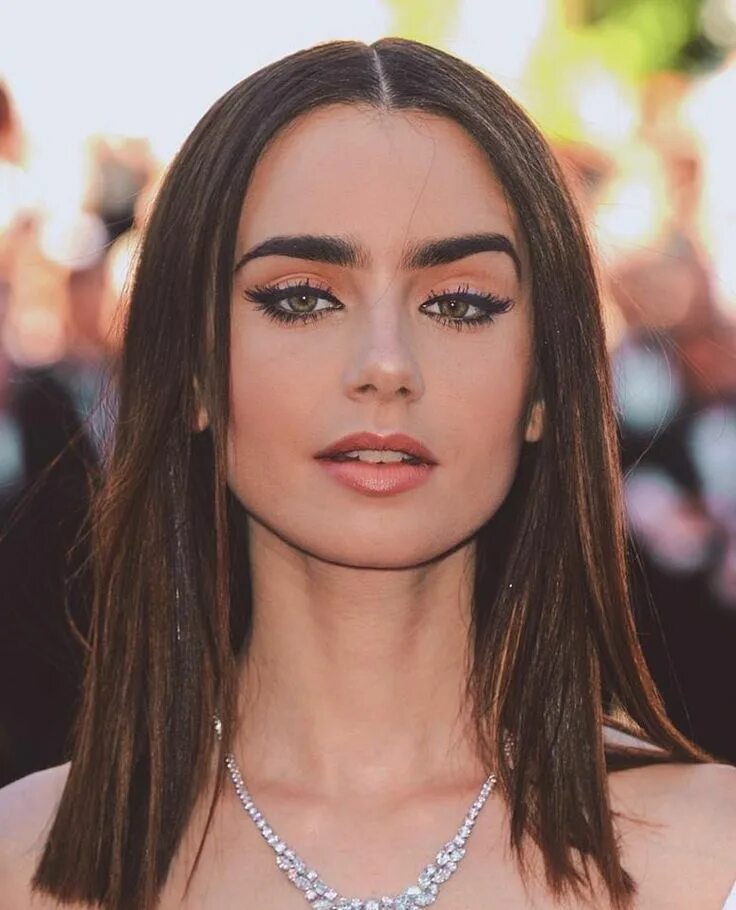 Карие глаза и черные брови фото Pin by Sarah Meydson on Atores Lily collins hair, Lily collins makeup, Beauty