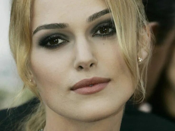 Карие глаза и черные брови фото Keira Knightley Wallpaper: Keira Knightley Wallpaper Keira knightley, Keira knig