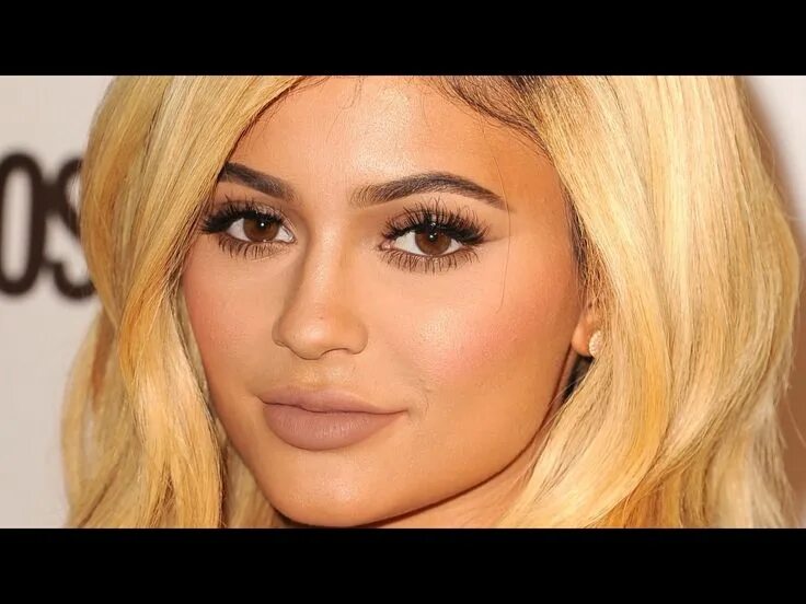 Карие глаза со светлыми волосами фото Pin van Viviane Soares op As Kardashians Haar