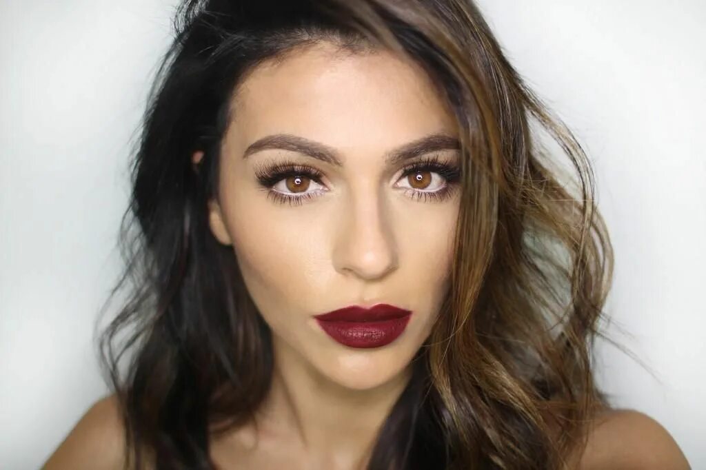 Карие глаза цвет помады фото In The Know on Twitter Dark lipstick makeup, Beauty, Makeup shades