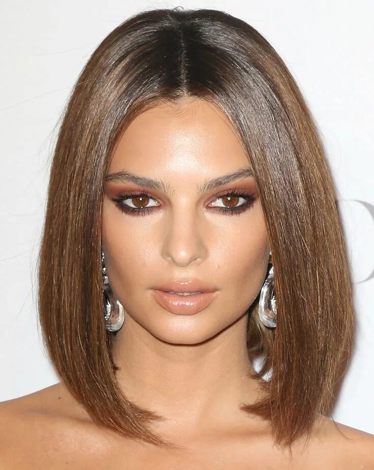 Карие волосы фото Rihanna Puts A New Spin On The 'Old Money Bob' Hairstyle Long bob hairstyles, Lo