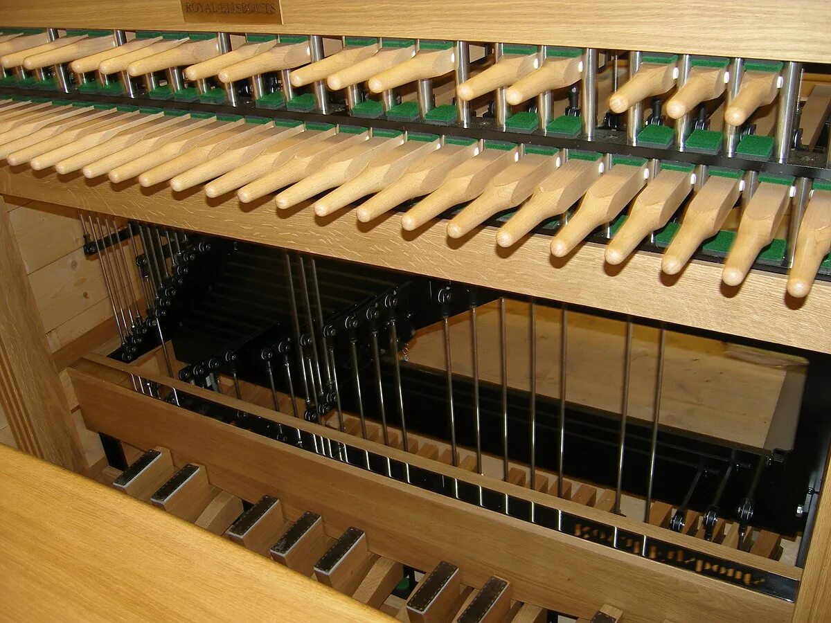 Карильон фото инструмента File:Clavier du carillon.jpg - Wikipedia