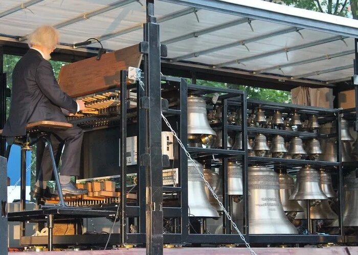Карильон фото инструмента В Санкт-Петербурге открылся международный карильонный фестиваль "Музыка над горо
