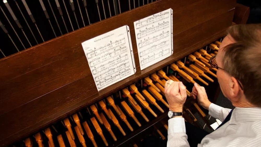 Карильон фото инструмента Mayo's unique carillon rings over Rochester MPR News