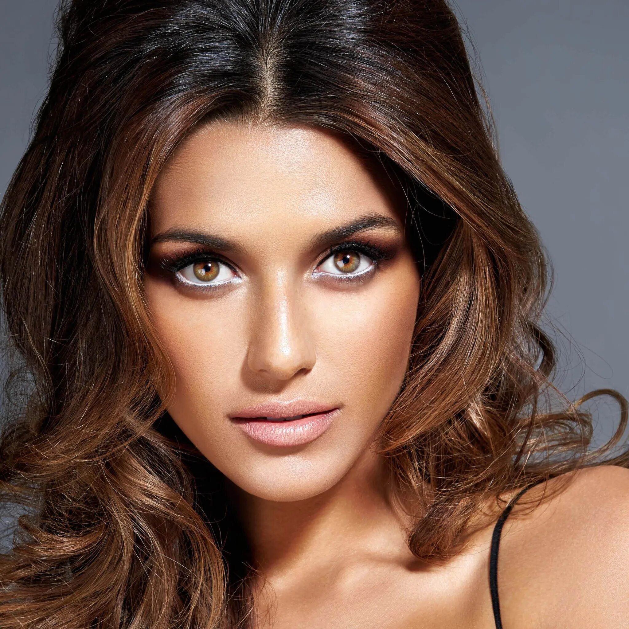 Карий цвет волос фото Download wallpaper girl, portrait, makeup, brown hair, long hair, section girls 