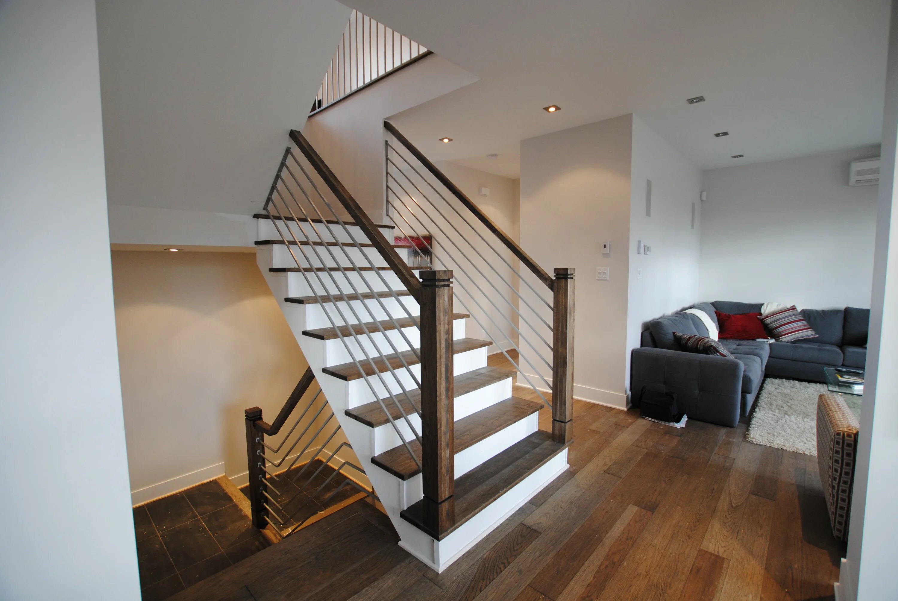 Каркасные лестницы на второй этаж фото Couleur escalier de bois / garde-corps Home decor, Home renovation, Home