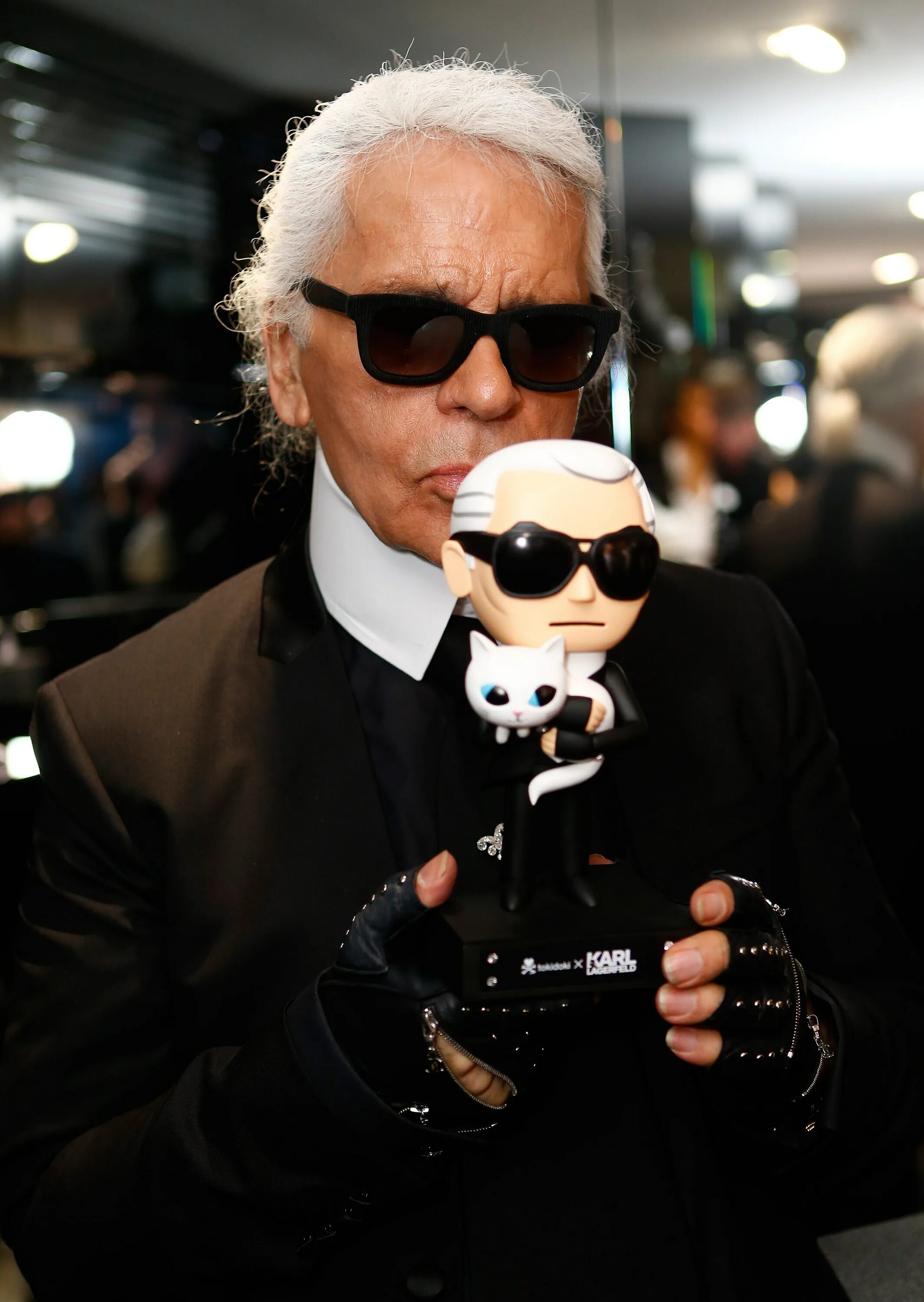 Карл лагерфельд фото Behind the Uniform: The Labels That Helped Karl Lagerfeld Create His Look Vogue