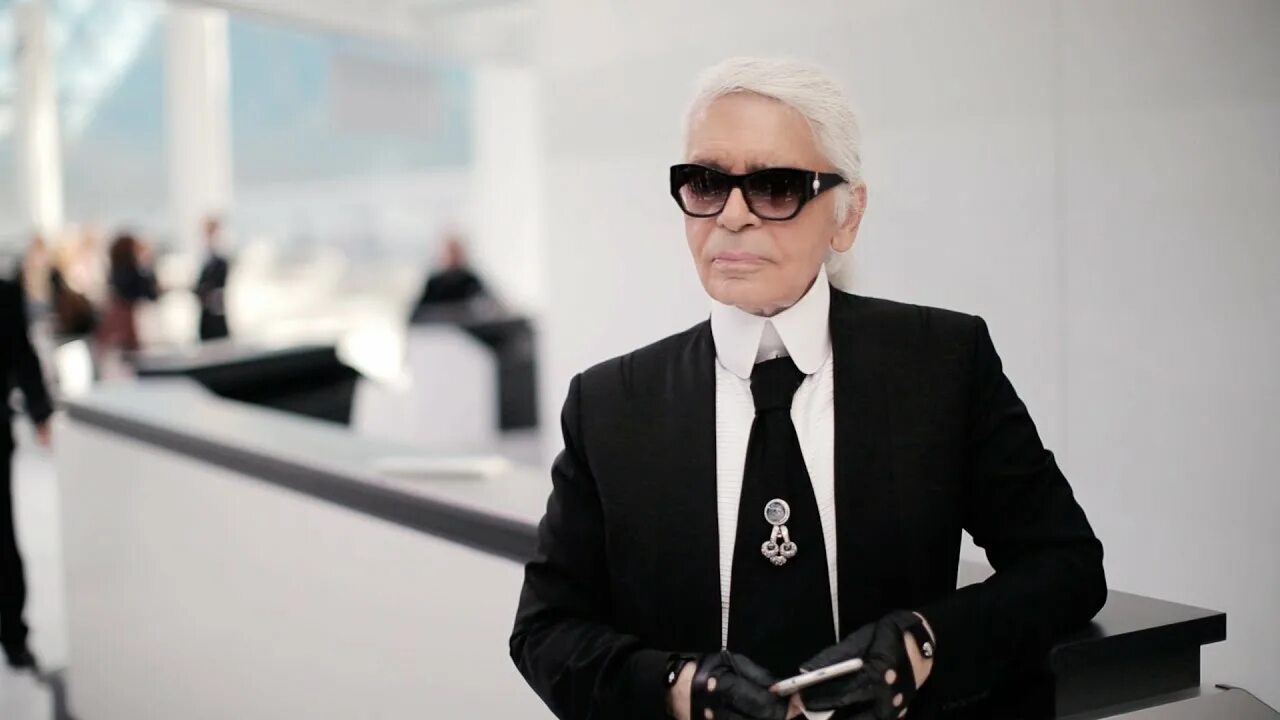 Карл лагерфельд фото бренда Karl Lagerfeld on the Spring-Summer 2016 Ready-to-Wear Show - CHANEL Shows - You