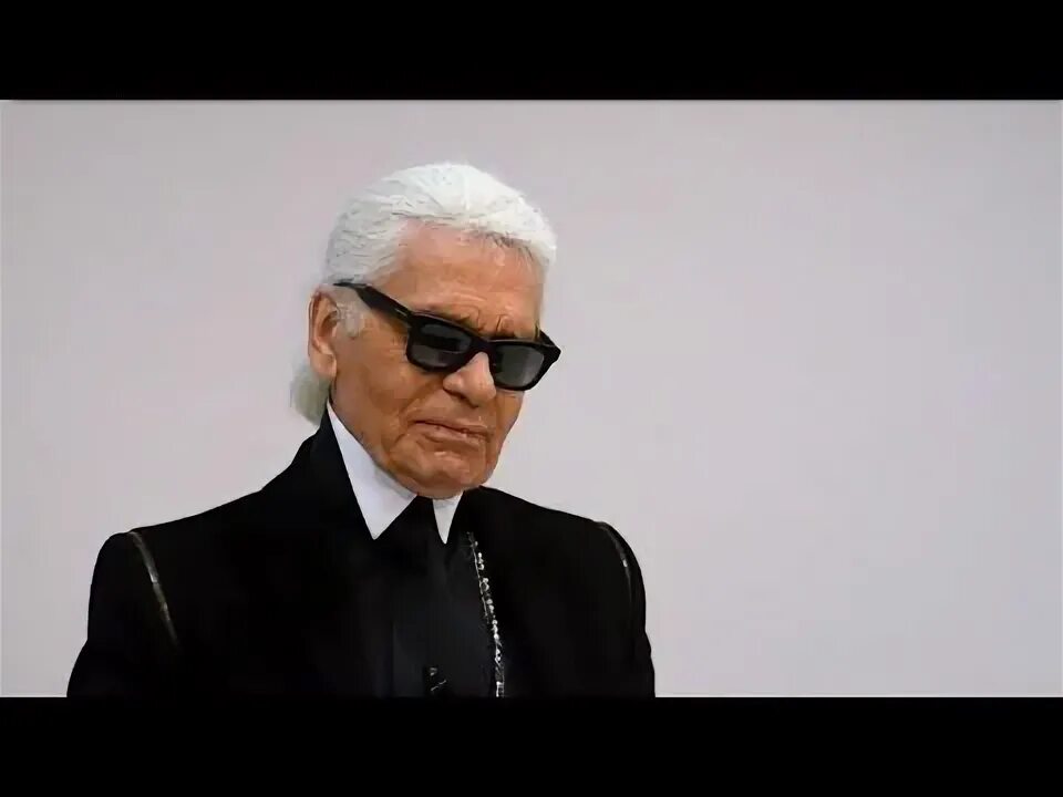Карл лагерфельд фото бренда Fashion designer Karl Lagerfeld dies at 85 - YouTube Lagerfeld, Karl lagerfeld, 