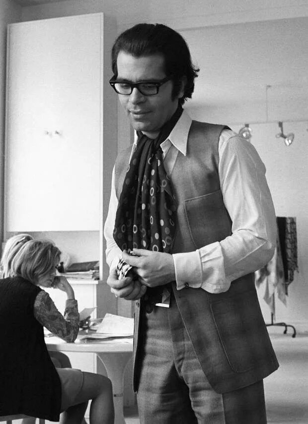 Карл лагерфельд в молодости фото Mort de Karl Lagerfeld : l'évolution physique du couturier Karl lagerfeld, Lager