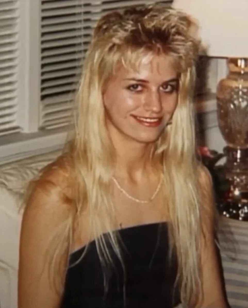 Карла хомолка и пол фото New footage of Canada's Barbie killer shows her claiming Ken husband FORCED her 