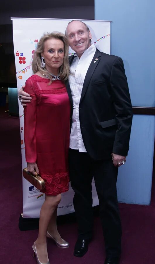 Карла шантарам фото French Distinction "Knight of the Order of Arts and Letters" Conferred on Subodh