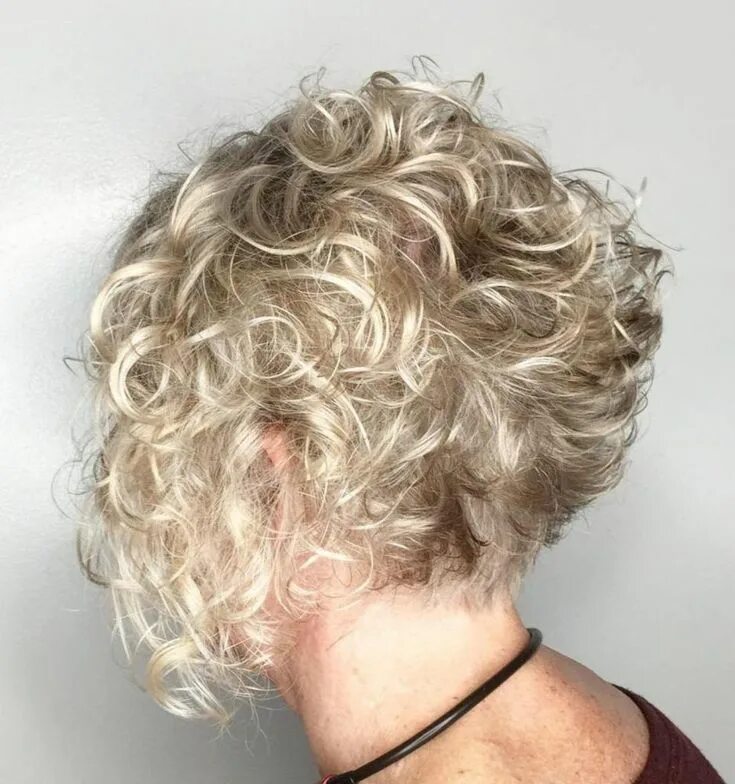 Карлинг фото на короткие волосы 90 Gorgeous Short Hairstyles for Women over 50 to Try in 2023 Short curly hairst
