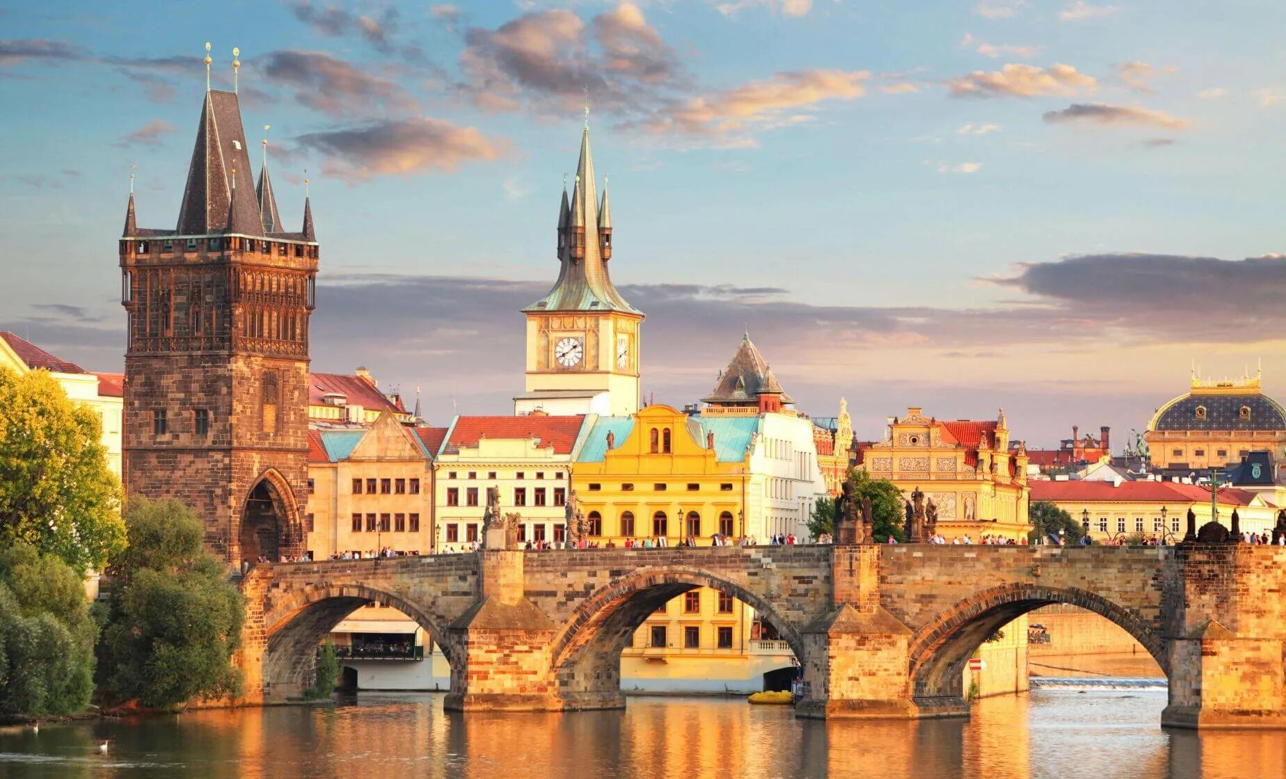 Карлов мост в праге фото Historical Charles Bridge Guided Walk, River Boat, and Museum