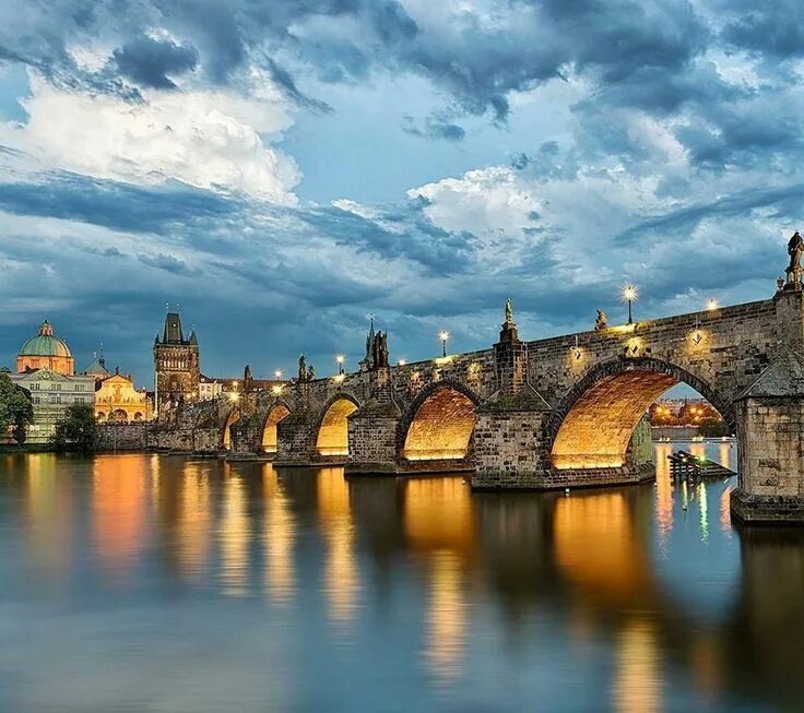 Карлов мост в праге фото I think this looks like a place to visit. Thinking a train trip through Europe i