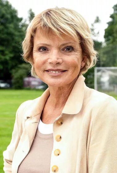 Карнат уши фото Uschi Glas: "Soll ich mich jetzt anders anziehen?" Promis, Filmstars, Berühmte g