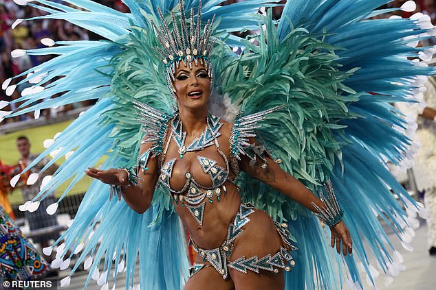Карнавал 18 фото Carnival fever sweeps across Brazil: Thousands of samba dancers shake their tail