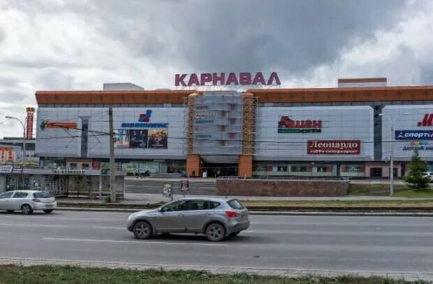 Карнавал екатеринбург фото Перелом бедра и смещение колена: в батутном парке Екатеринбурга пострадал ребено