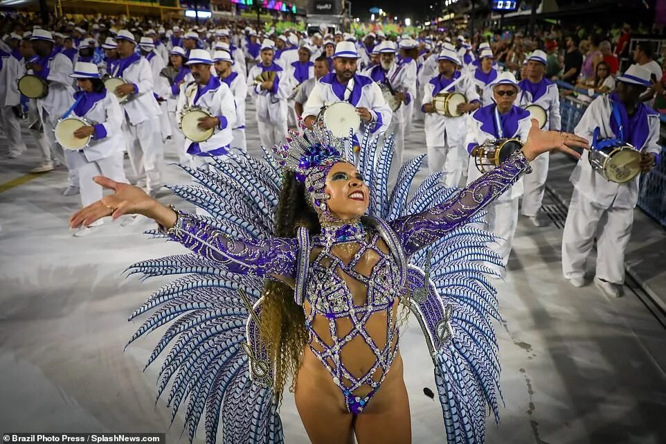 Карнавал фото вк Rio Carnival returns weeks later than planned thanks to Covid-19 Daily Mail Onli