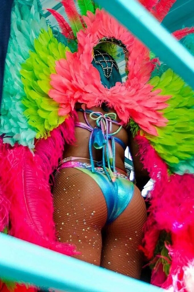 Карнавал горячие фото в купальнике Pin on Rihanna