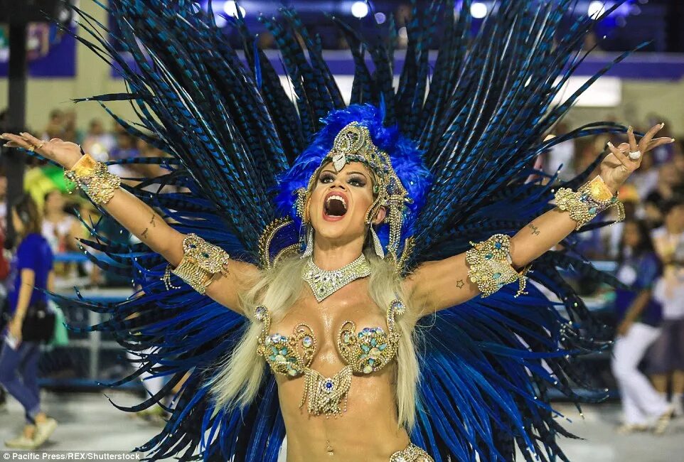 Карнавал и стоун фото Brazil carnival revellers ignore Zika virus threat and take to the streets in bi