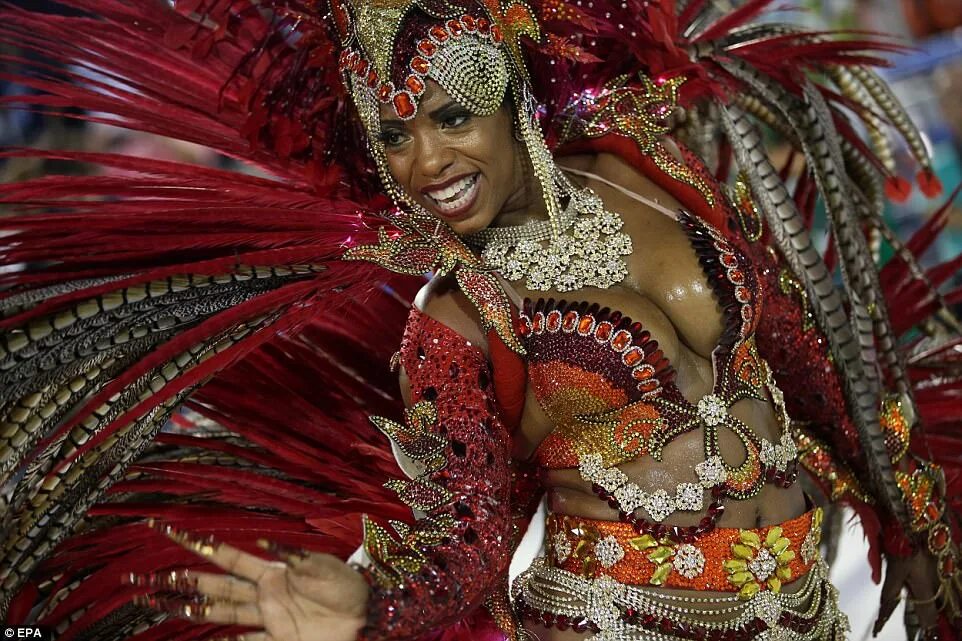 Карнавал и заир фото Rio carnival dancers sparkle in greatest show on Earth Daily Mail Online