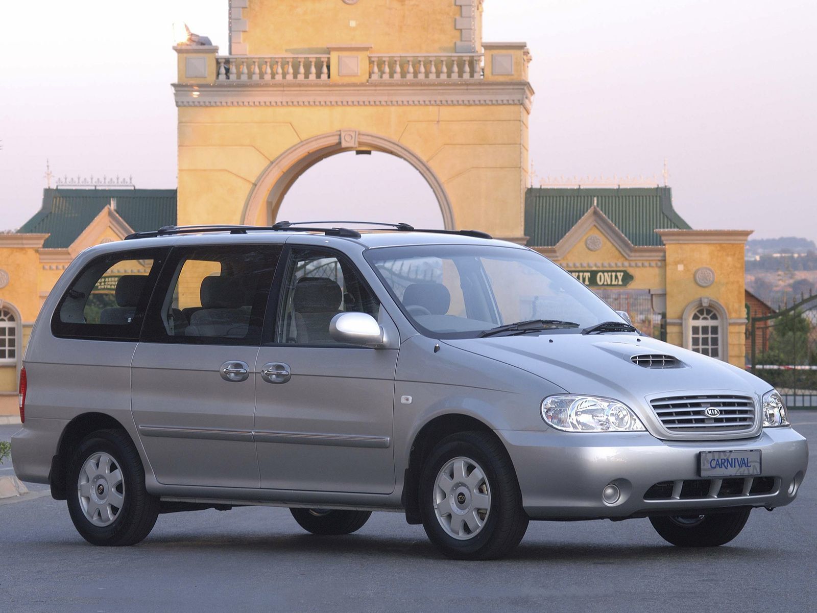 Карнавал машина как выглядит Kia Carnival - ZA version 2002-04 nel 2024
