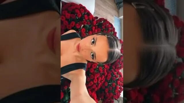 Карнавал слитые видео и фото Валя Карнавал с декольте - смотреть онлайн короткое видео (shorts) от "viqeo.tv"