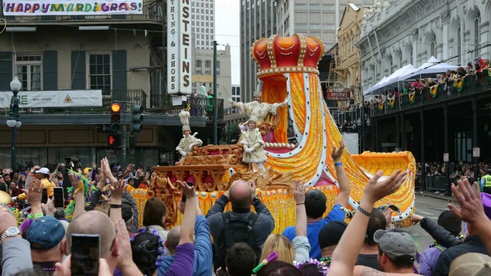 Карнавал толстая фото New Orleans health chief pulls out of Mardi Gras parade, citing threats