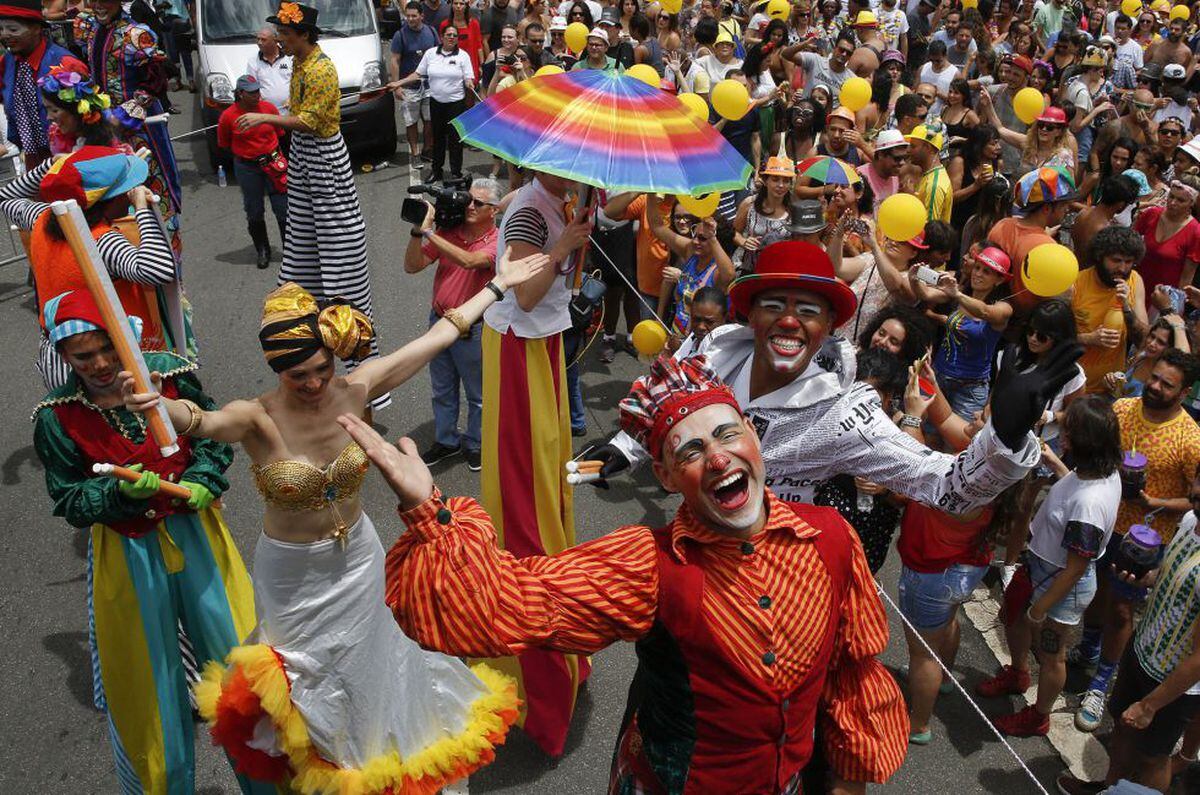 Карнавал ул красная площадь 30 короча фото Seis coisas que um carioca pode estranhar no Carnaval de São Paulo Cultura EL PA