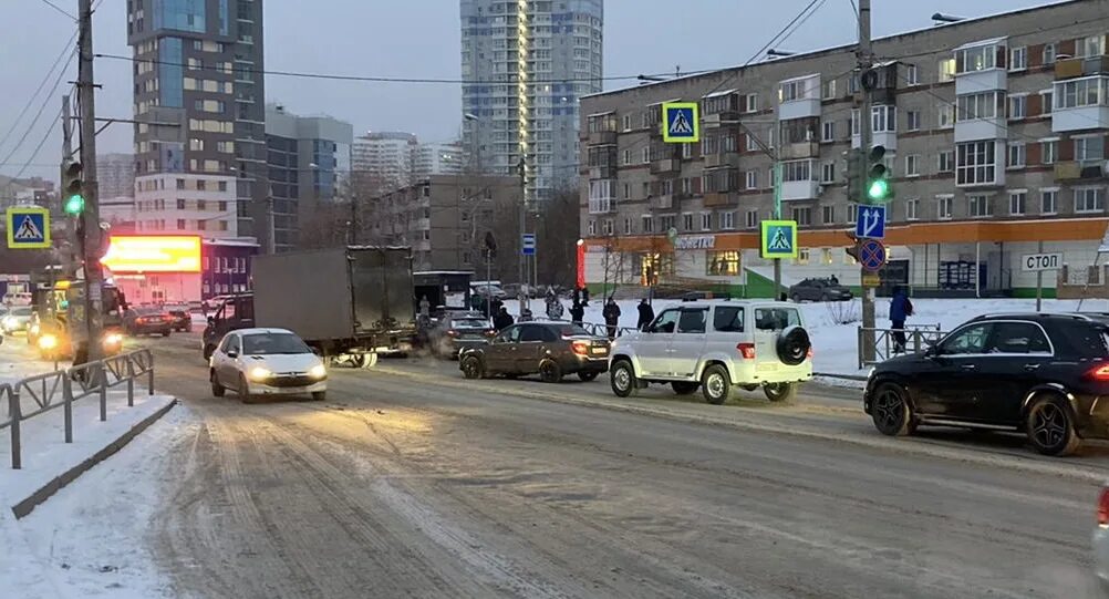 Карнавал ул мильчакова 19 фото Выбросило из машины: На ул.Мильчакова в Перми случилось массовое ДТП - В курсе.р