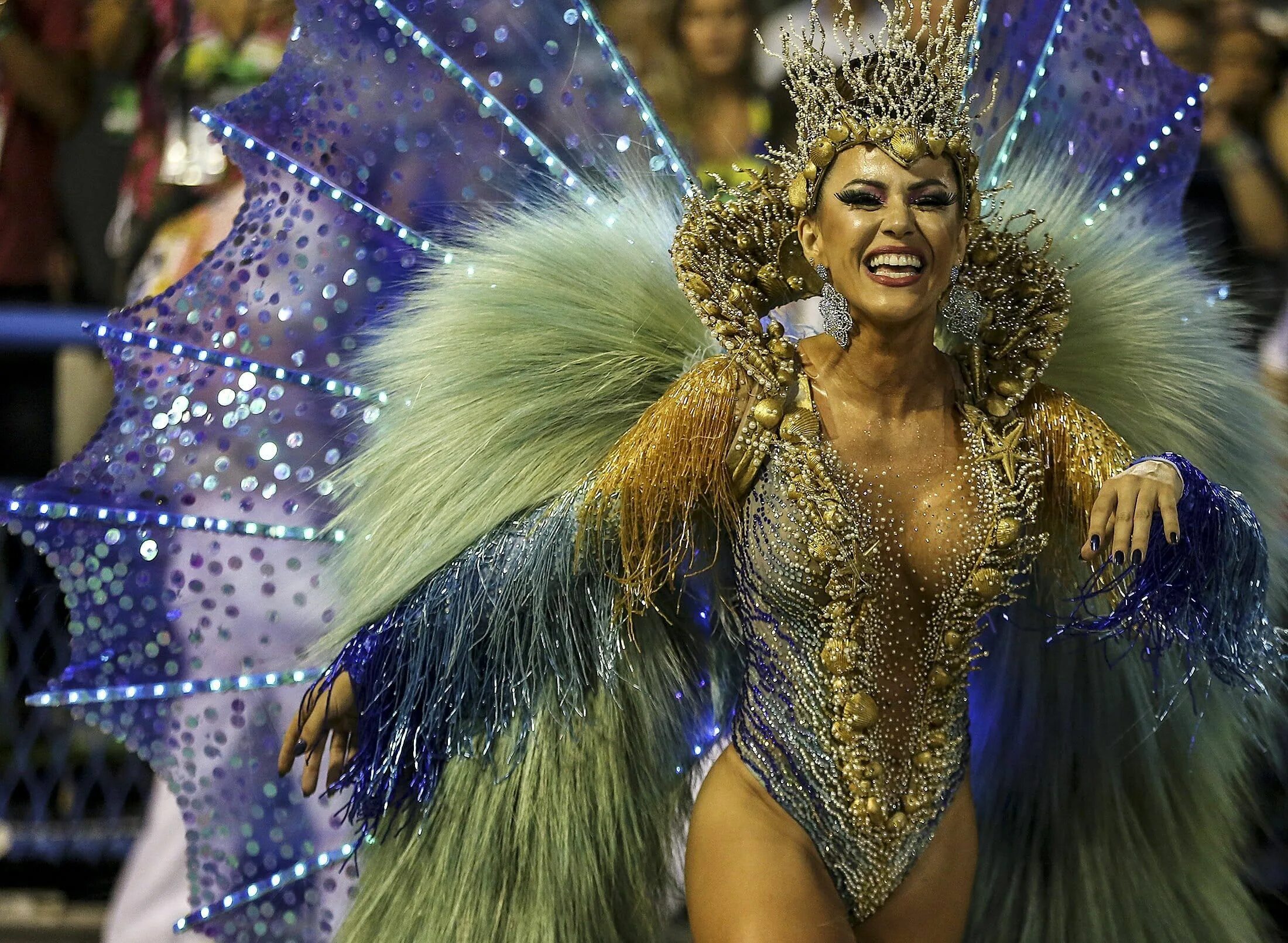 Карнавал в бразилии фото девушек The Rio carnival: samba, singing and sequins - in pictures