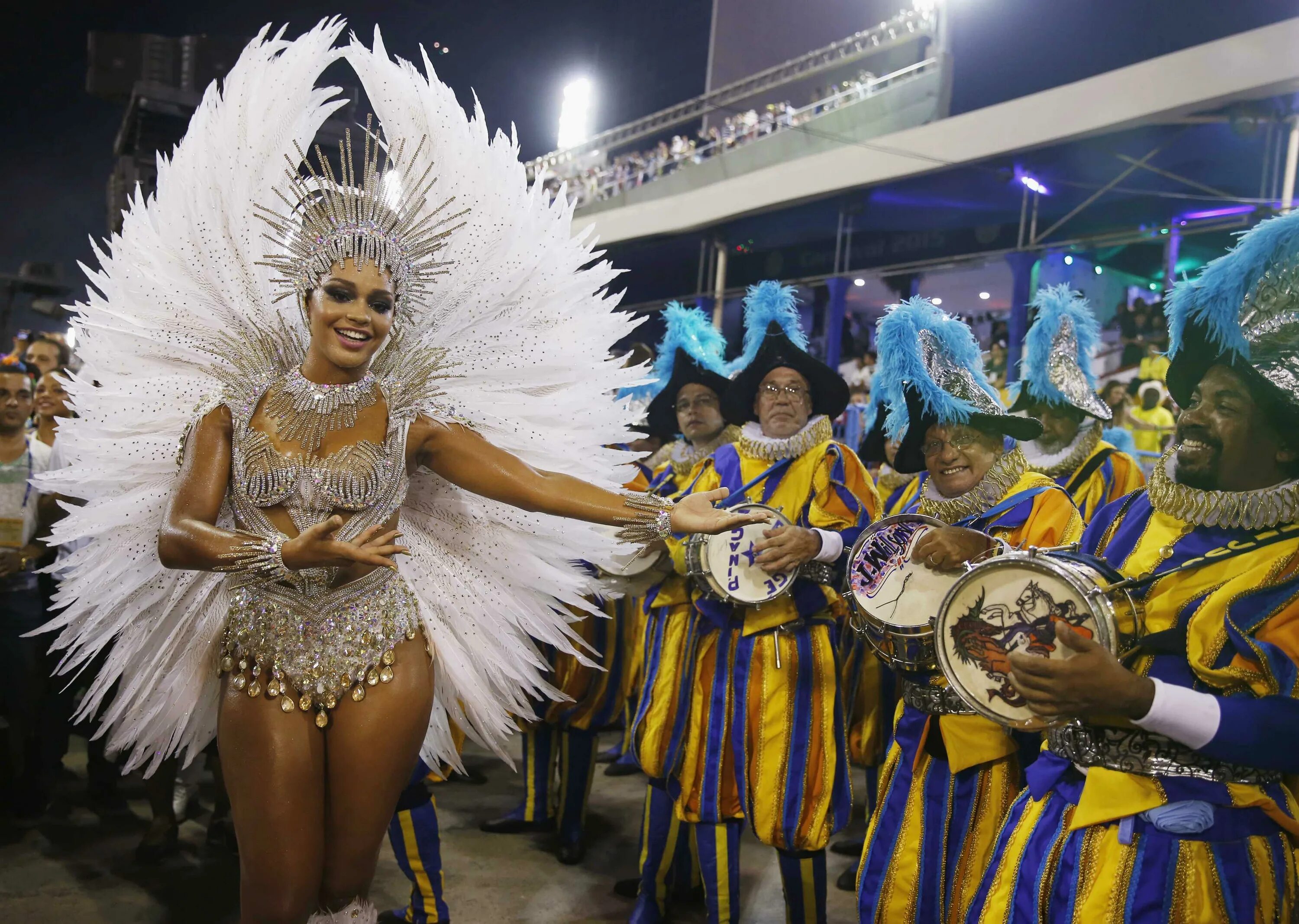 Карнавал в бразилии костюмы фото Samba carnaval