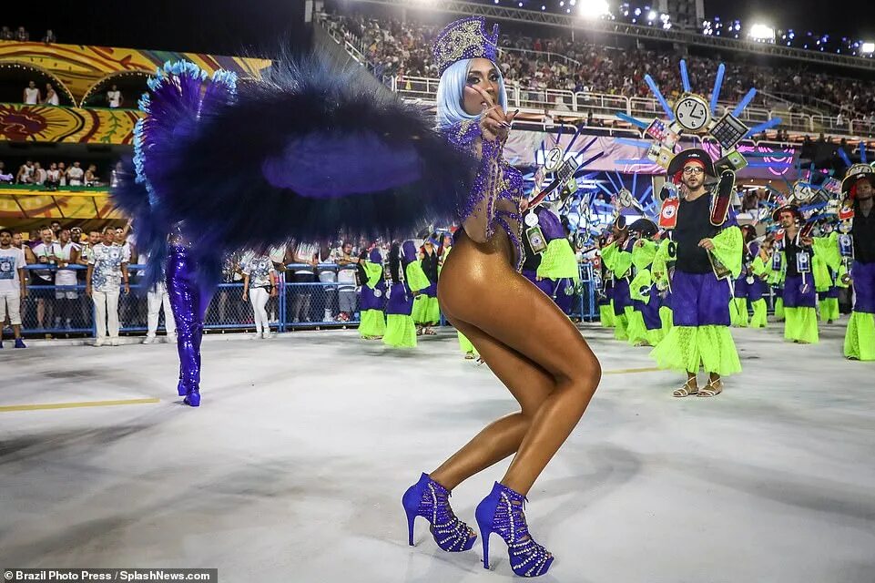 Карнавал в рио де жанейро 2024 фото Rio Carnival returns weeks later than planned thanks to Covid-19 Daily Mail Onli