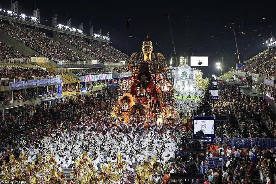 Карнавал в рио де жанейро фото So much joy! Rio de Janeiro's flamboyant carnival is BACK Daily Mail Online
