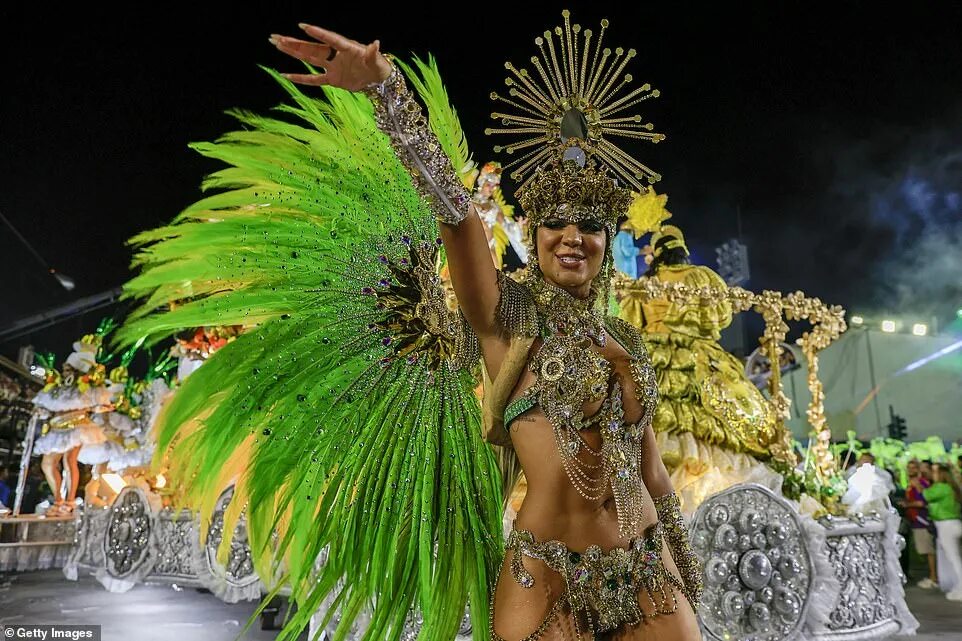 Карнавал в рио де жанейро фото So much joy! Rio de Janeiro's flamboyant carnival is BACK Daily Mail Online