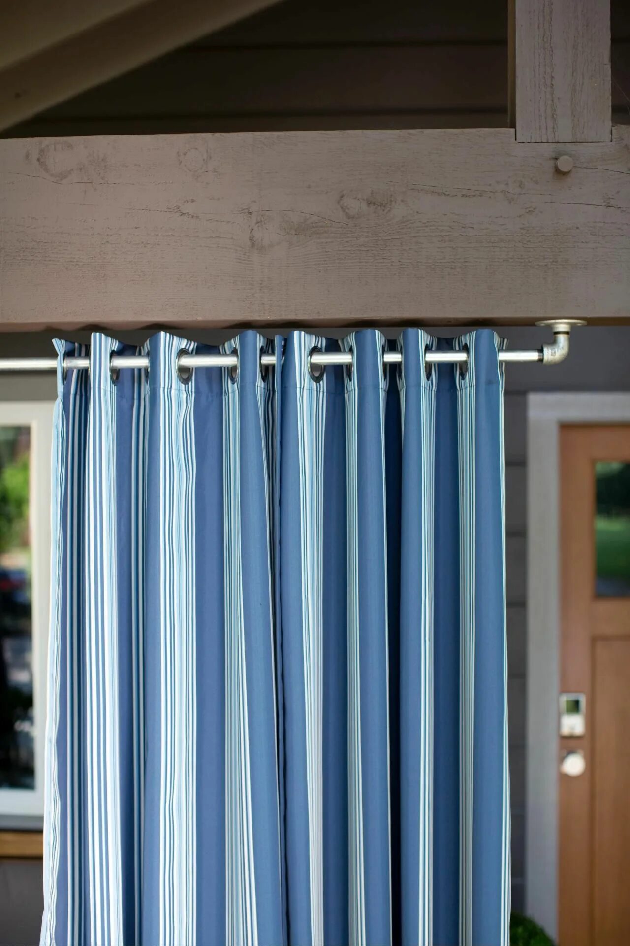 Карниз для беседки своими руками Front Yard Pictures From HGTV Urban Oasis 2015 Outdoor curtains, Patio curtains,