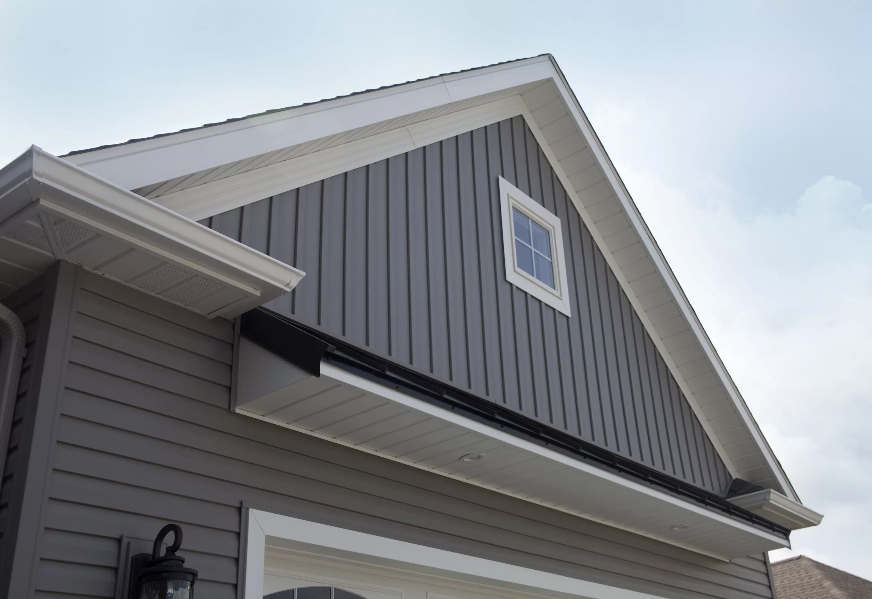 Карниз дома крыши снаружи фото Granite Board 'N Batten vertical siding and HeartTech dutchlap siding from Heart