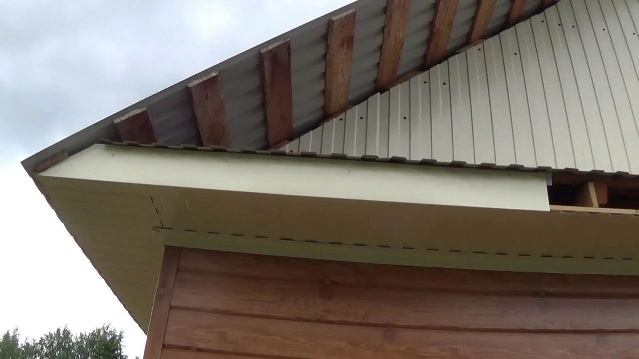 Карниз крыши дома фото Карниз фронтона фото - DelaDom.ru