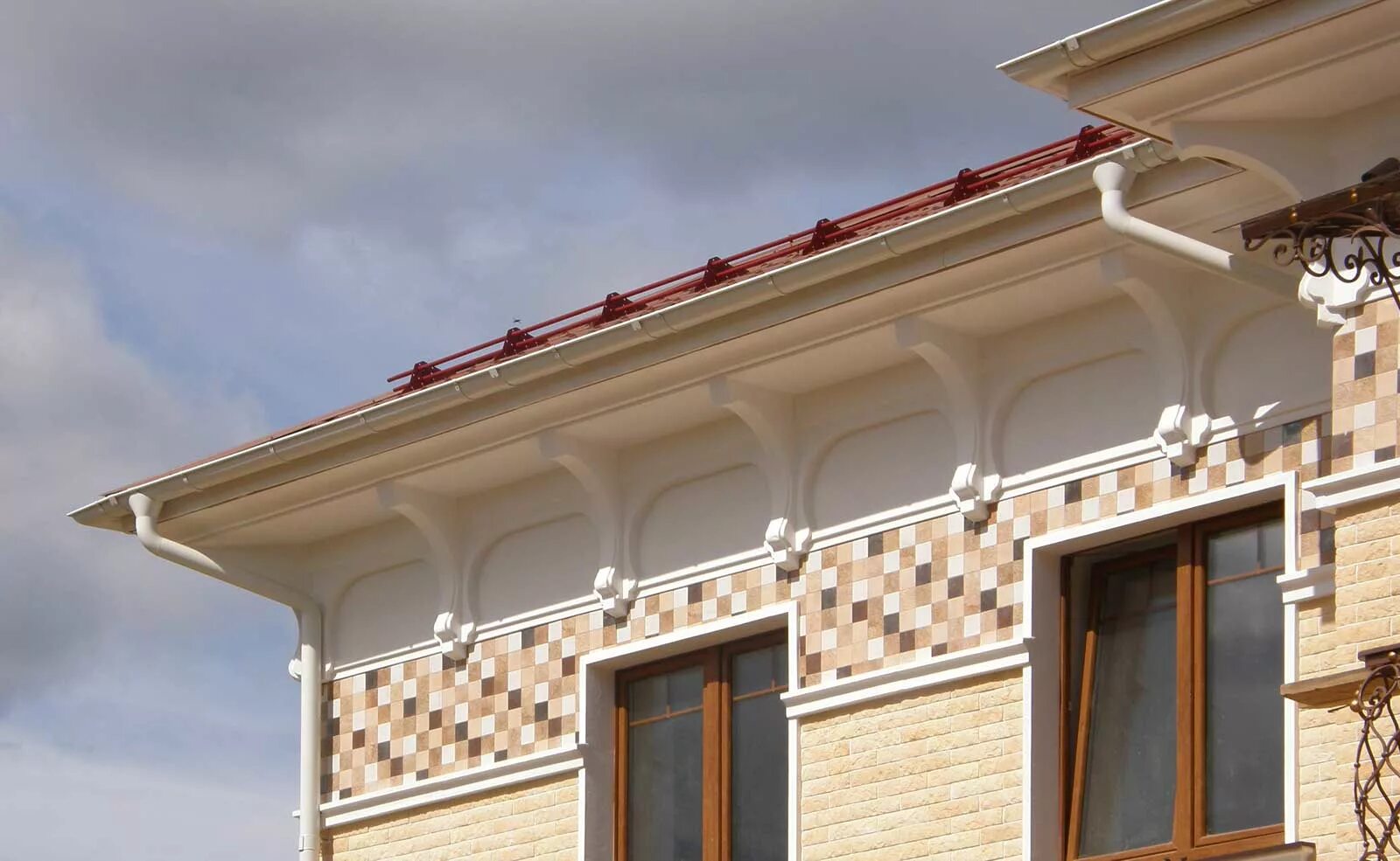 Карниз окна снаружи фото Замковые камни и кронштейны