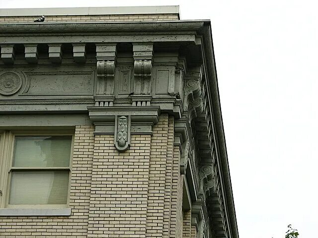 Карниз здания фото File:Broadway Hotel cornice detail - Portland Oregon.jpg - Wikimedia Commons