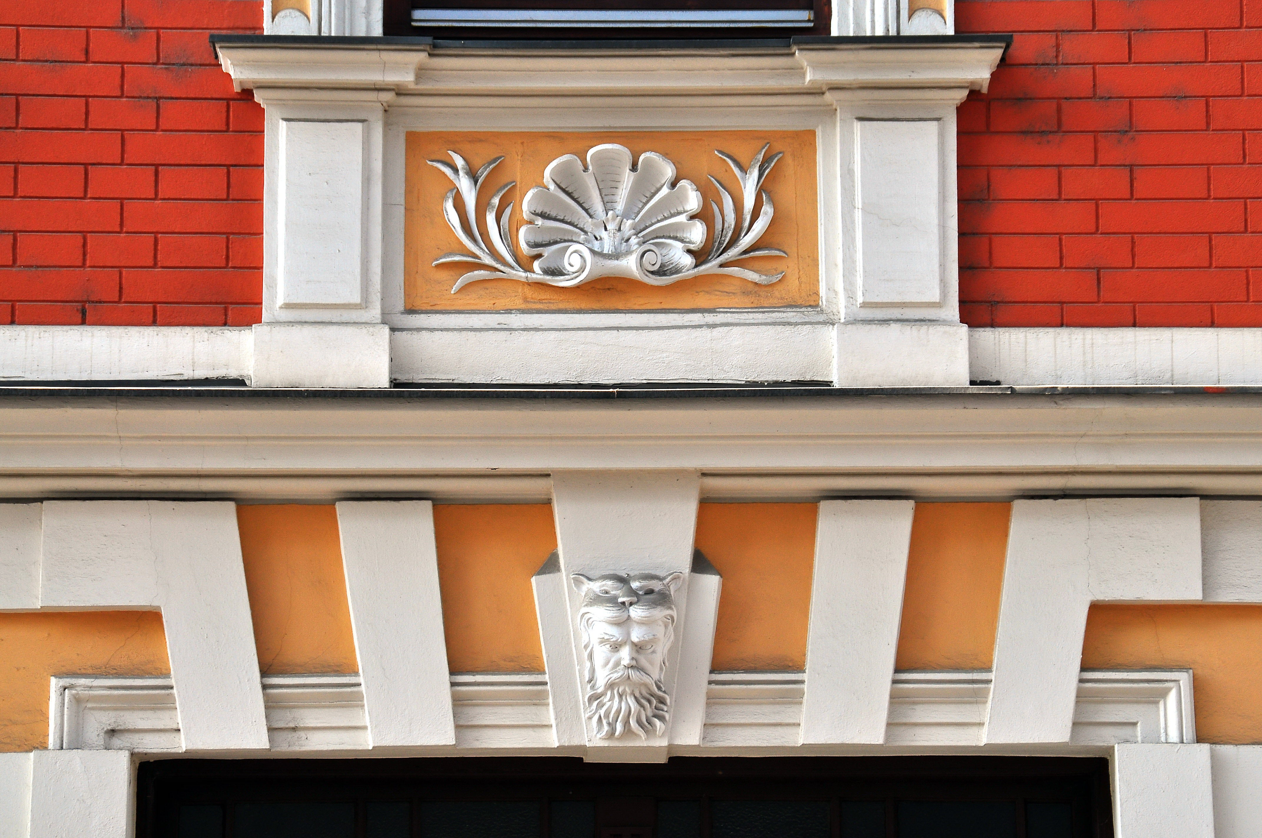 Карниз здания фото File:Klagenfurt Villacher Vorstadt Khevenhuellerstrasse 4 Parapet-Detail 2110200