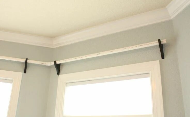 Карнизы для штор своими руками фото 1" PVC piping for curtain rods- use decorative wood blocks. Spray paint cans, Ch