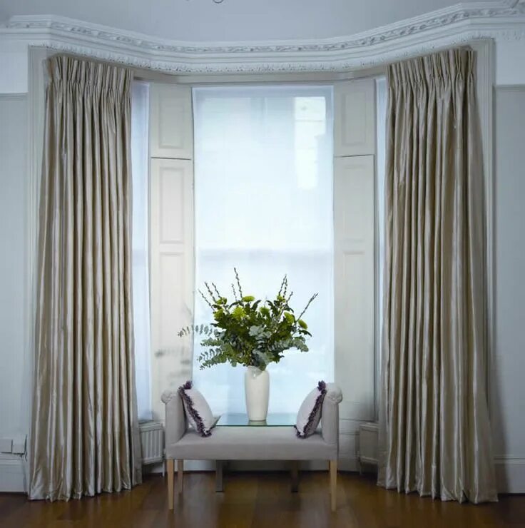Карнизы для штор в гостиную фото Curtains & Blinds Bay Windows Living room blinds, Curtains living, Bay window bl
