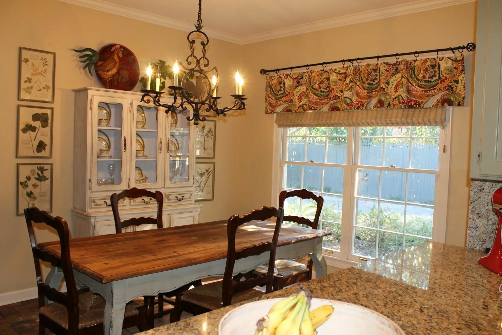 Карнизы для штор в интерьере кухни valance ideas so happy with how it turned out! I think the fabric colors are