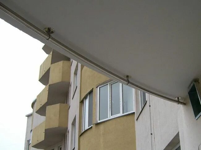 Карнизы на балконе фото Выбираем карниз на балкон для штор: какой лучше, способы крепления в 2021 г Штор